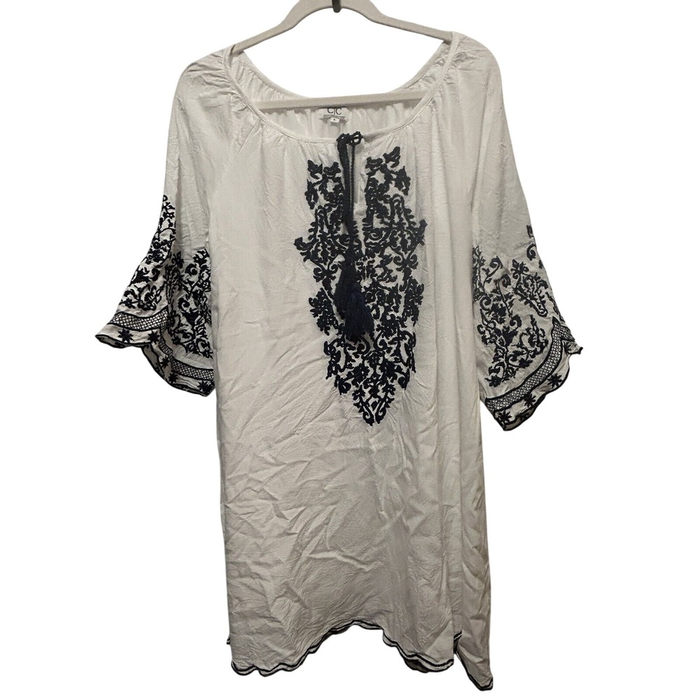 Chic Connection White Navy‎ Blue Embroidered Tu